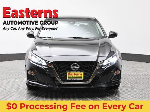 Used 2022 Nissan Altima 2.0 SR FWD image 2