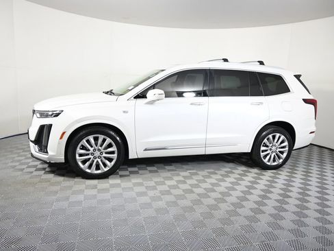 Used 2020 Cadillac XT6 Premium Luxury w/ Platinum Package AWD/4WD image 2