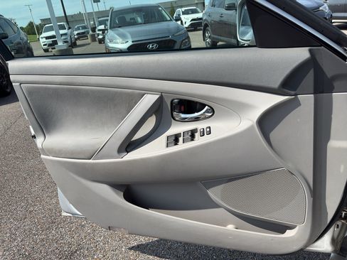 Used 2010 Toyota Camry LE FWD image 18