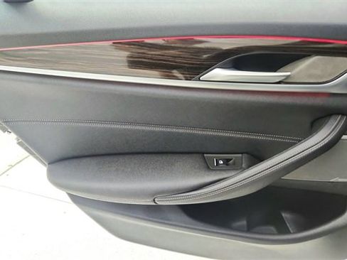 Used 2023 BMW 530e xDrive w/ Premium Package image 31