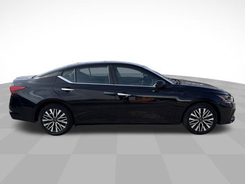 Used 2024 Nissan Altima 2.5 SV image 4