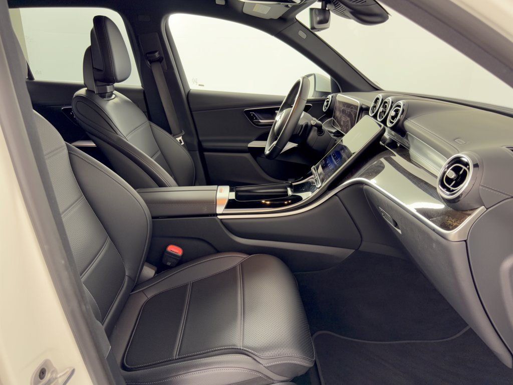 Used 2025 Mercedes-Benz GLC 300 image 30