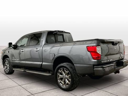 Used 2018 Nissan Titan SL w/ Chrome Package AWD/4WD image 10