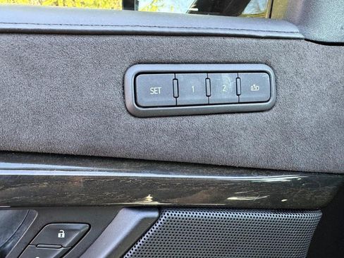 Used 2020 Cadillac Escalade Platinum image 17