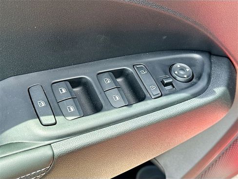 New 2025 Hyundai Venue Limited image 16