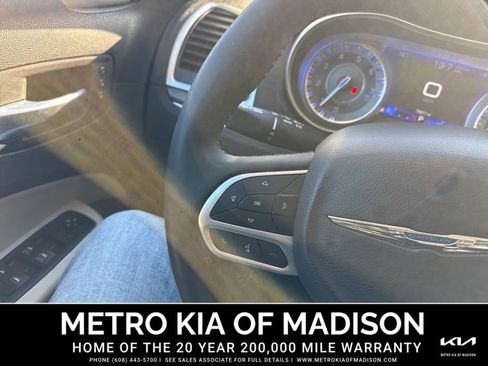 Used 2022 Chrysler 300 Touring L w/ Comfort Group image 19