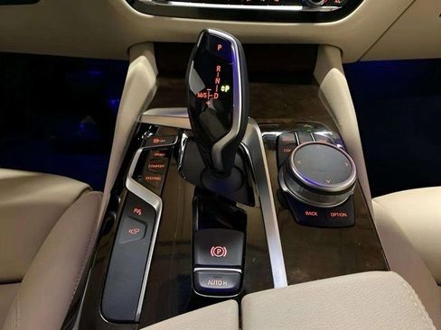 Used 2020 BMW 530i w/ Convenience Package image 60