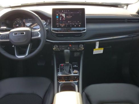 New 2026 Jeep Compass Latitude image 11