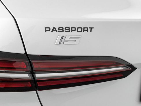 Certified 2024 BMW i5 eDrive40i w/ Convenience Package image 11