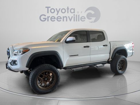 Used 2018 Toyota Tacoma TRD Off-Road AWD/4WD image 2