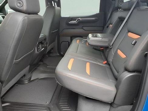 Used 2024 GMC Sierra 1500 AT4 w/ Technology Package AWD/4WD image 17