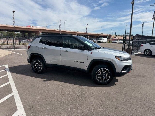 Used 2025 Jeep Compass Trailhawk AWD/4WD image 22
