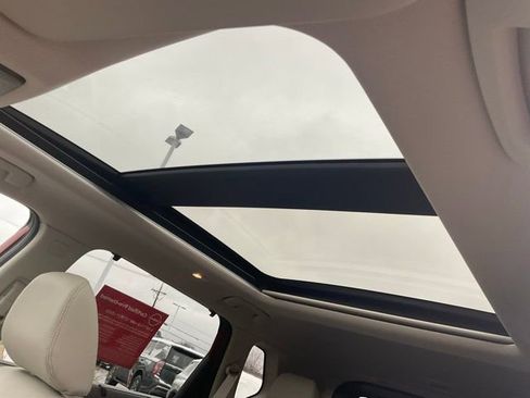 Used 2021 Nissan Rogue SL w/ Premium Package image 19