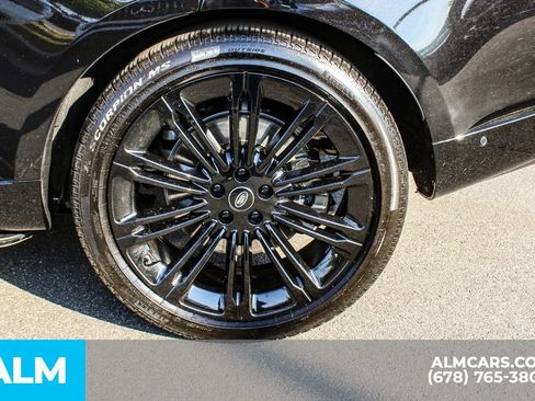 Used 2025 Land Rover Range Rover SE AWD/4WD image 14