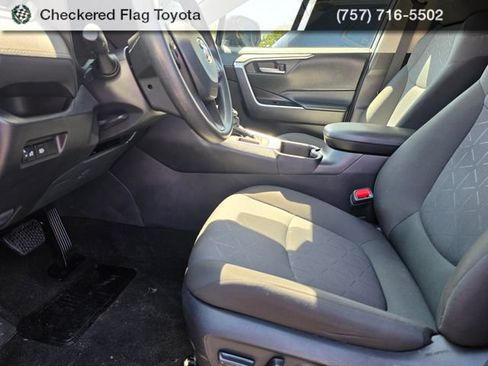Used 2025 Toyota RAV4 XLE FWD image 8
