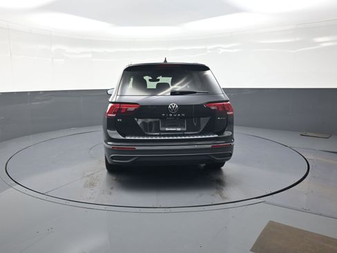 Used 2023 Volkswagen Tiguan SE w/ Panoramic Sunroof Package AWD/4WD image 4