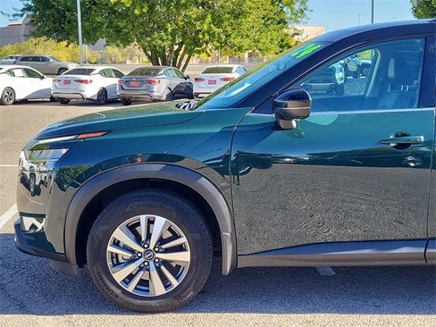 Certified 2024 Nissan Pathfinder SL image 8