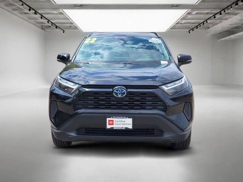 Used 2022 Toyota RAV4 XLE AWD/4WD image 8