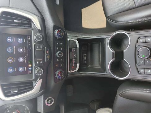 Used 2024 GMC Terrain SLT image 15