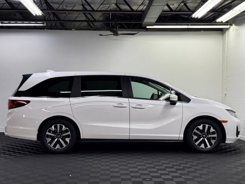 Used 2025 Honda Odyssey EX-L image 4