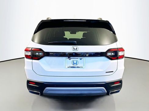 Certified 2025 Honda Pilot Touring image 6