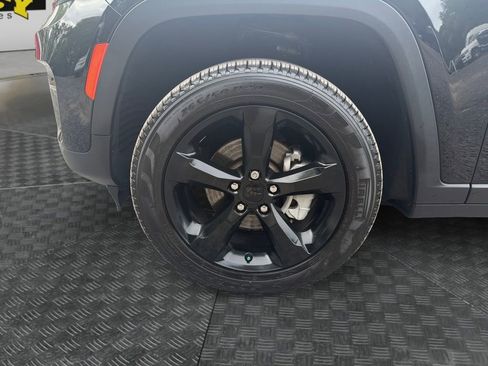 Certified 2023 Jeep Grand Cherokee Limited w/ Black Appearance Package AWD/4WD image 14