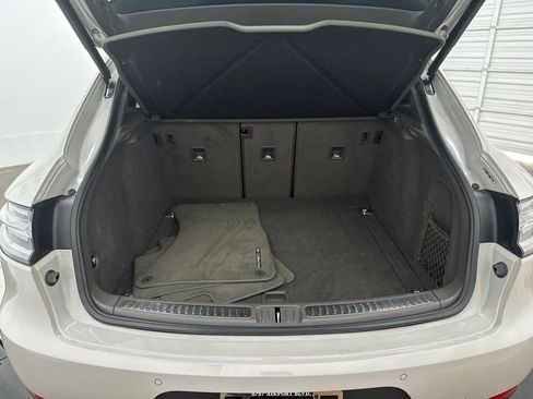 Used 2021 Porsche Macan AWD/4WD image 28
