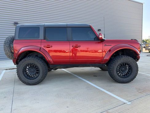 Used 2023 Ford Bronco Outer Banks AWD/4WD image 2