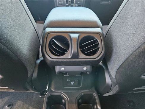 Used 2024 Jeep Wrangler Unlimited Rubicon w/ Technology Group AWD/4WD image 16