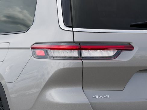 New 2025 Jeep Grand Cherokee L Laredo w/ Luxury Tech Group I AWD/4WD image 27