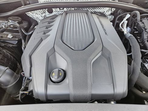 Certified 2026 Porsche Macan AWD/4WD image 30