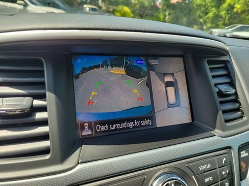 Used 2020 Nissan Pathfinder SL FWD image 29