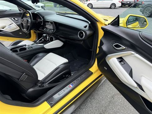 Used 2018 Chevrolet Camaro SS RWD image 10