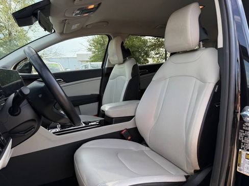 Certified 2025 Kia Sportage EX FWD image 11