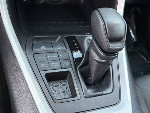 Used 2025 Toyota RAV4 XLE AWD/4WD image 32