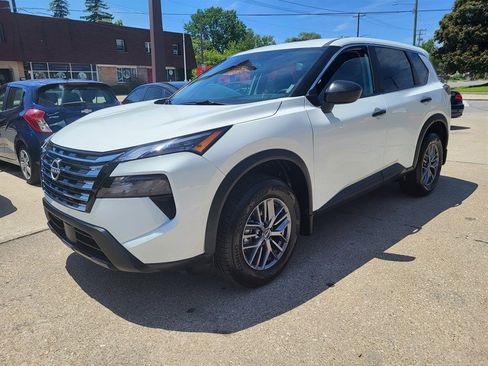 Used 2026 Nissan Rogue S AWD/4WD image 3