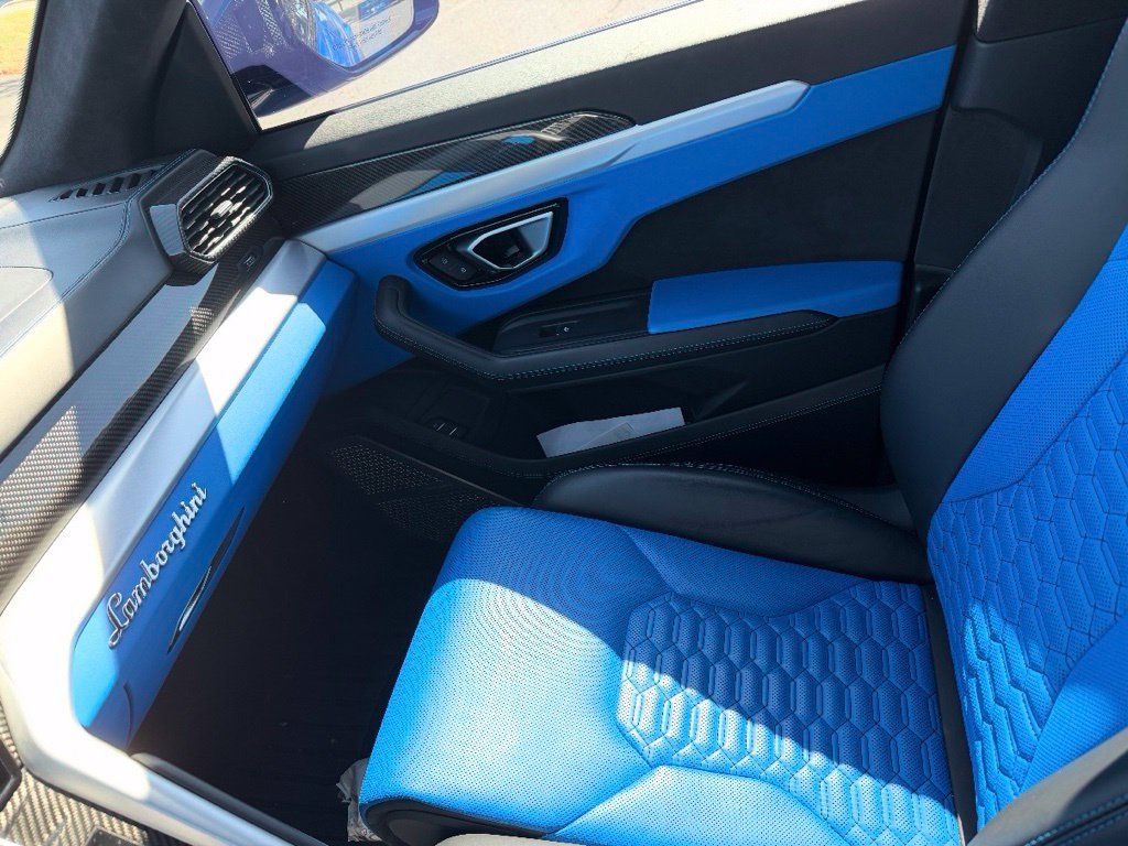 Used 2020 Lamborghini Urus AWD/4WD image 22