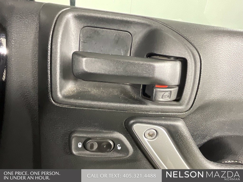 Used 2017 Jeep Wrangler Unlimited Rubicon AWD/4WD image 21