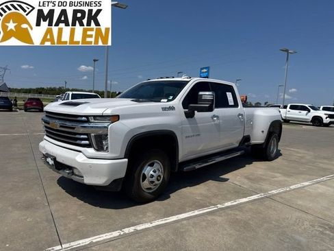 Used 2021 Chevrolet Silverado 3500 High Country w/ Technology Package AWD/4WD image 2