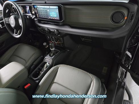 Used 2025 Jeep Gladiator Mojave AWD/4WD image 23