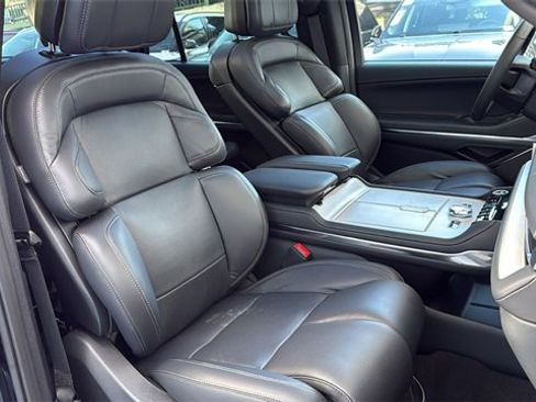 New 2025 Lincoln Navigator Reserve w/ Jet Appearance Package image 11
