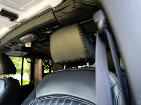 Used 2017 Jeep Wrangler Unlimited Rubicon w/ Connectivity Group AWD/4WD image 26