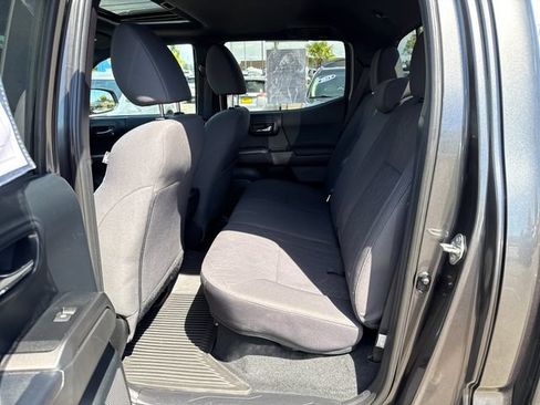 Used 2016 Toyota Tacoma TRD Sport AWD/4WD image 13