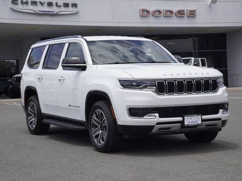 Certified 2024 Jeep Wagoneer Series II AWD/4WD image 2