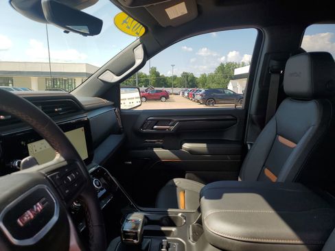 Used 2024 GMC Sierra 1500 AT4 w/ Technology Package image 27