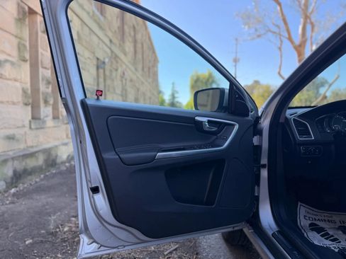 Used 2016 Volvo XC60 T5 Premier w/ Proximity Package AWD/4WD image 6