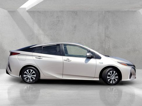 Used 2021 Toyota Prius Prime XLE image 3