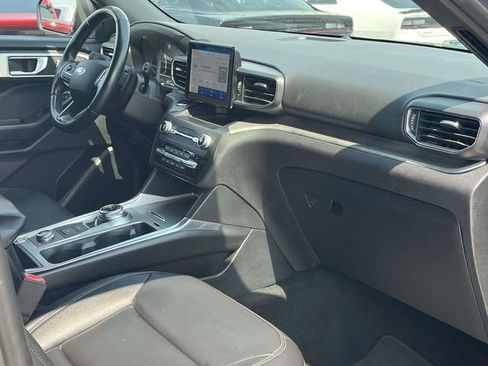 Used 2020 Ford Explorer XLT w/ Equipment Group 202A AWD/4WD image 26