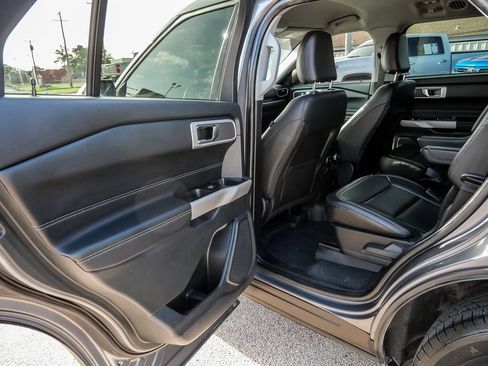 Used 2022 Ford Explorer XLT w/ Equipment Group 202A AWD/4WD image 25