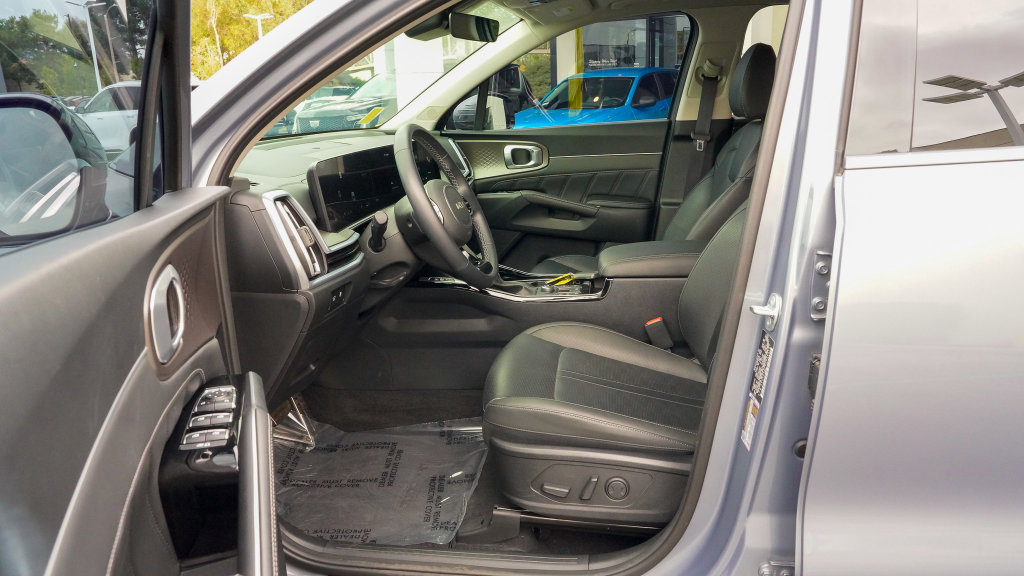 Used 2025 Kia Sorento SX FWD image 15